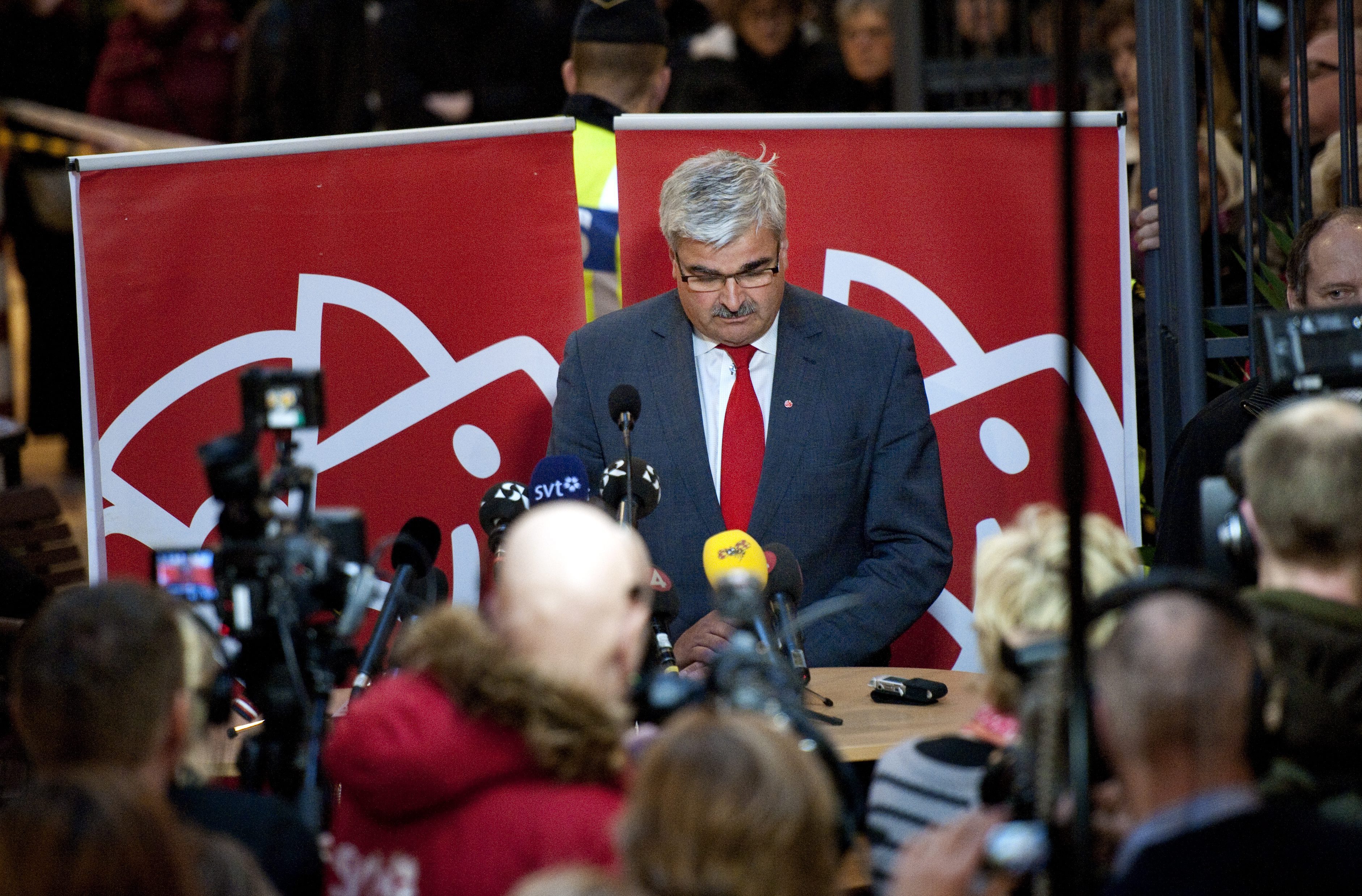 Den 21 januari 2012 avgick Juholt som partiledare för Socialdemokraterna. 