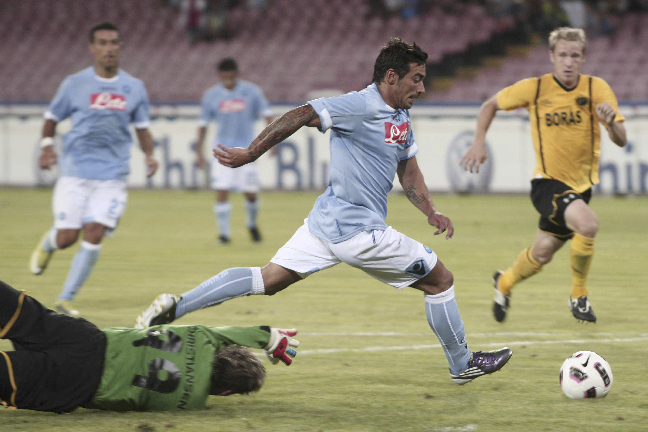 Ezequiel Lavezzi rundade målvakten Jesper Christiansen i Elfsborgs mål under första mötet med Napoli.
