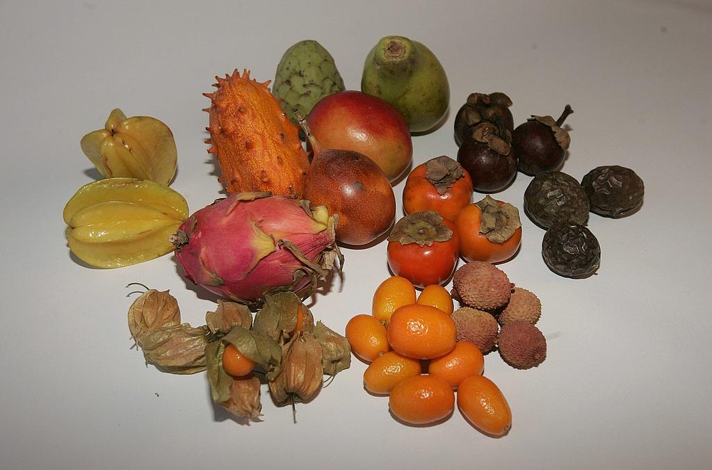 Persikor, kiwi, mango och liknande frukt vill inte vara i ditt kylskåp för att må bäst. 