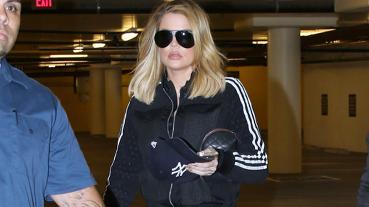 Även Khloe Kardashian kör Adidas från topp till tå. 