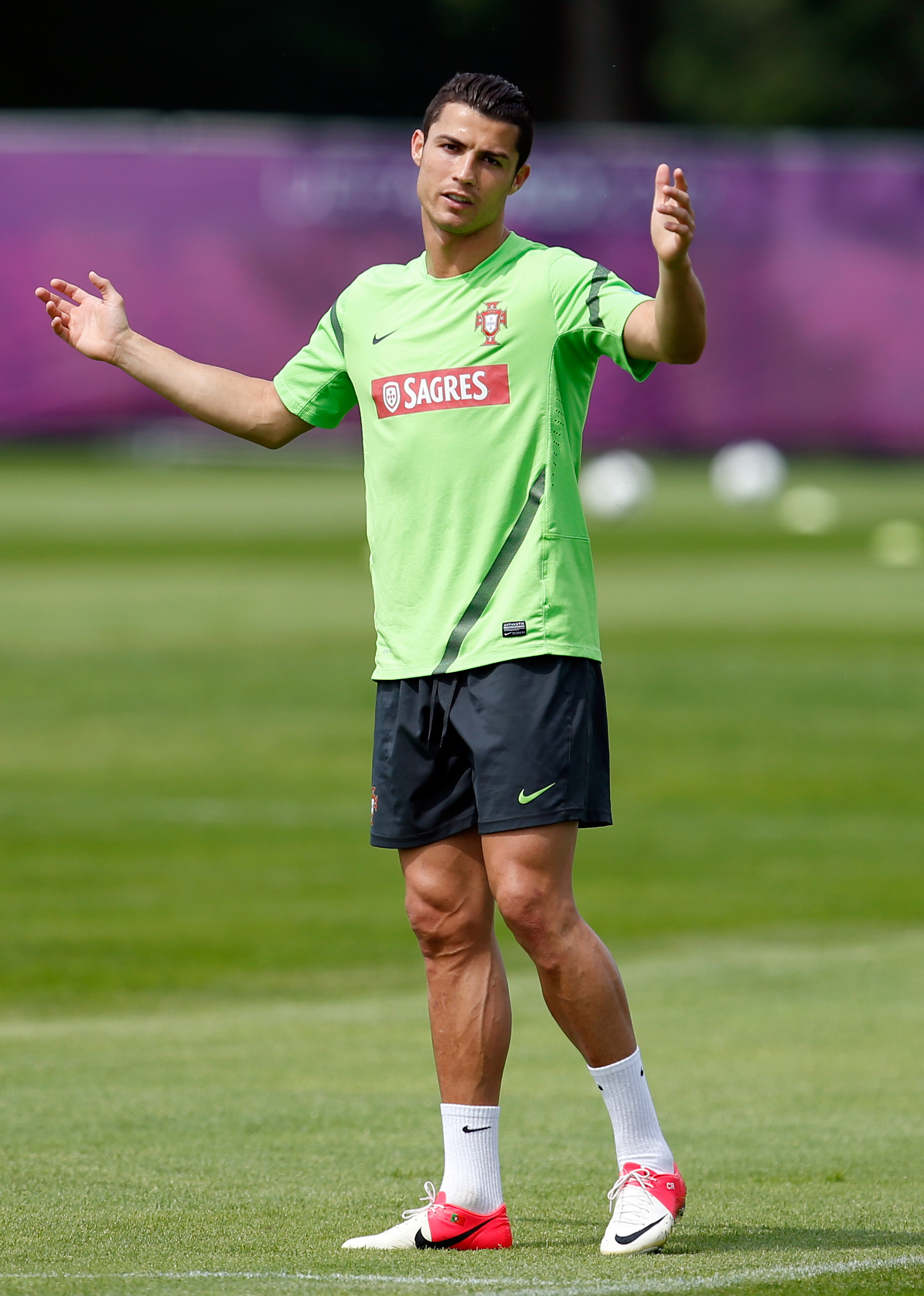 I kväll väntar Cristiano Ronaldo och någon närmare presentation behöver han inte. I kväll väntar Cristiano Ronaldo och någon närmare presentation behöver han inte.