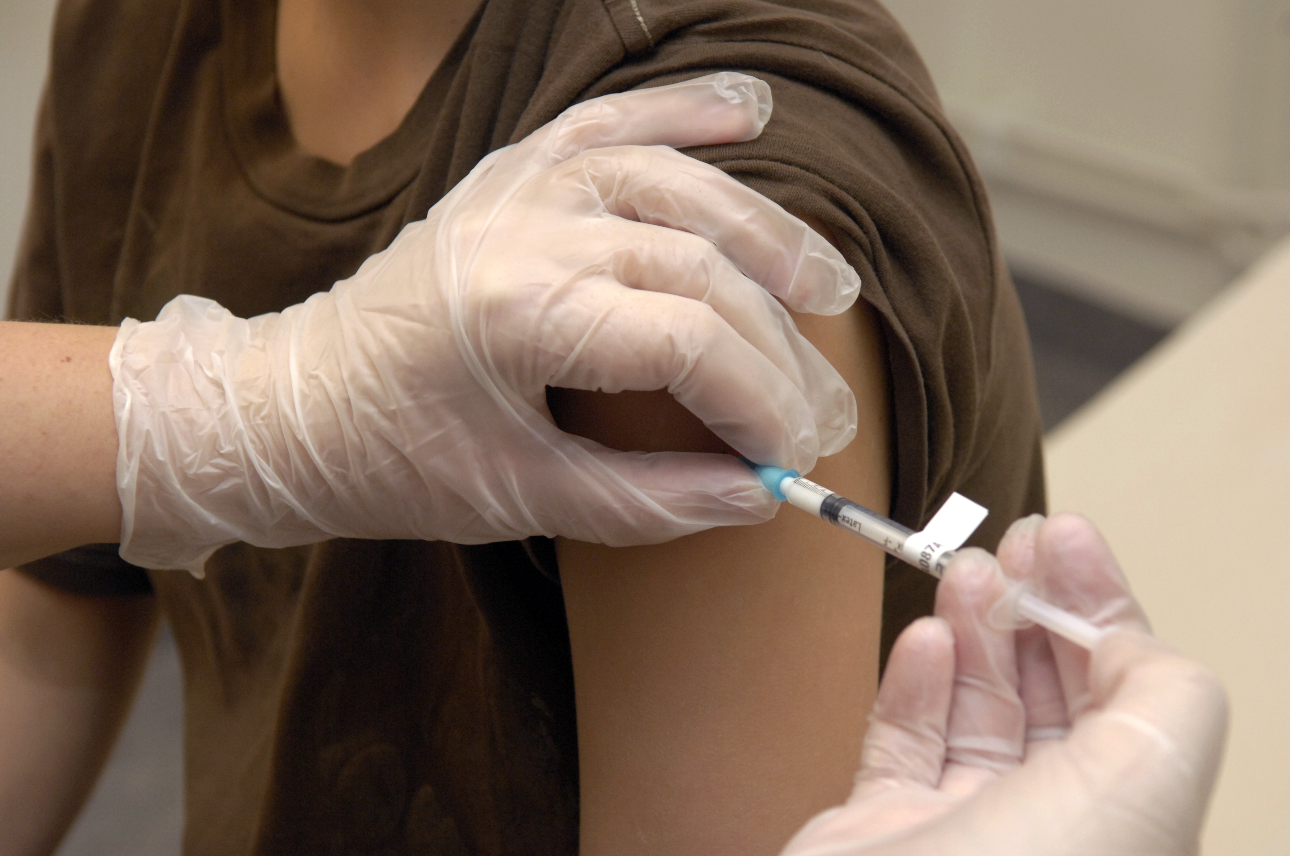 Flera länder avbeställer vaccin mot svininfluensan. 