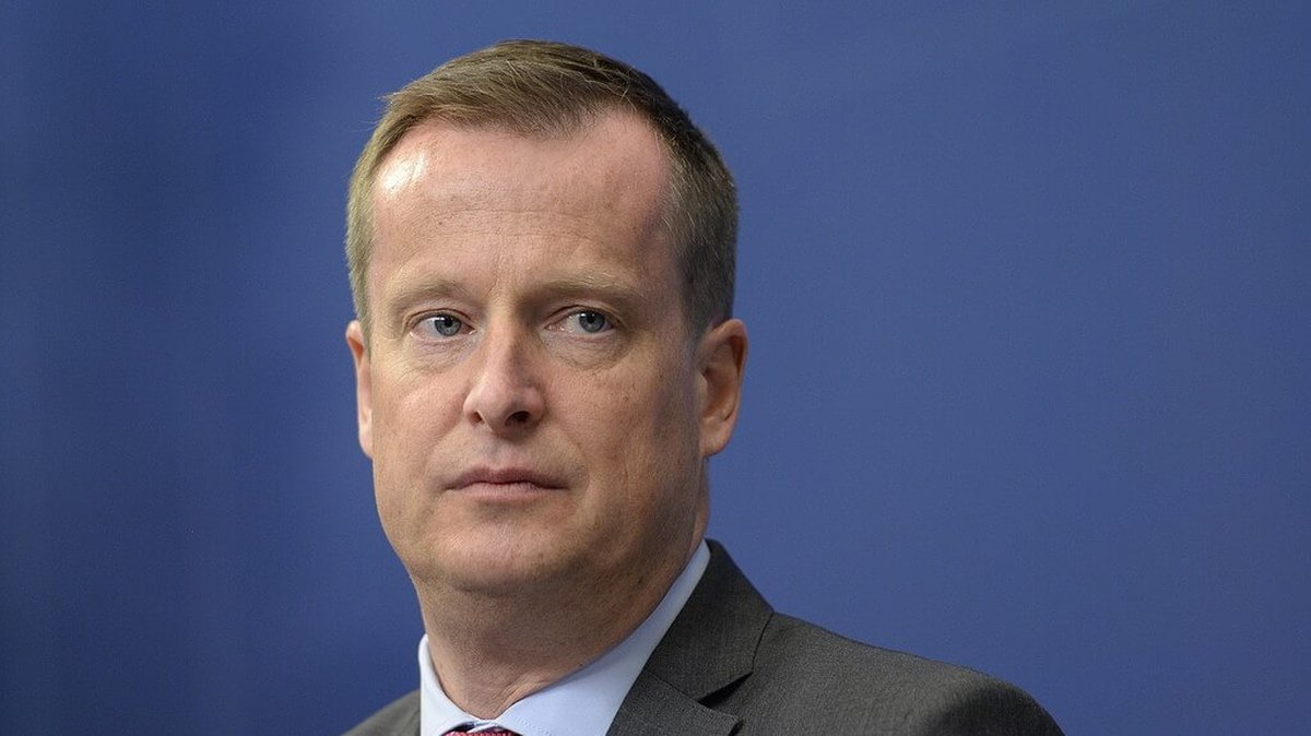 Anders Ygeman, Socialdemokraterna, är inrikesminister. 