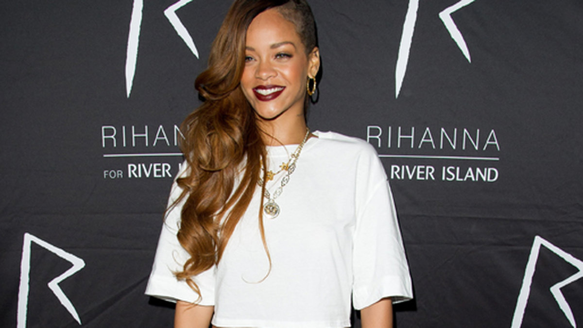 Rihanna presenterade sin kollektion för River Island i London tidigare i veckan. Frågan är om vi skulle ta stiltips från någon som kör dubbla jeans-stilen?