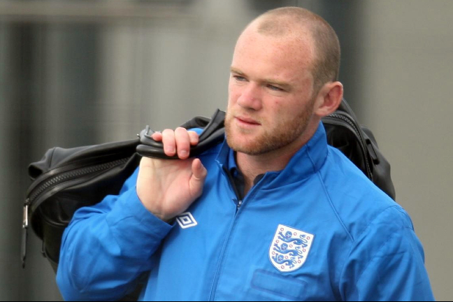Wayne Rooney blir friad av Capello och kommer att starta EM-kvalmatchen mot Schweiz