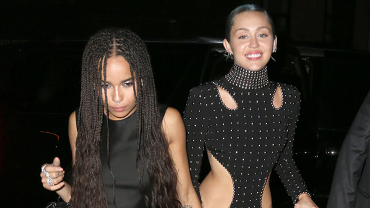 Miley och Zoe Kravitz är redo för Rihannas efterfest.