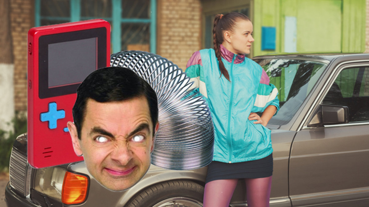 Gameboy, Mr Beans huvud och en kvinna som lutar sig mot en grå bil