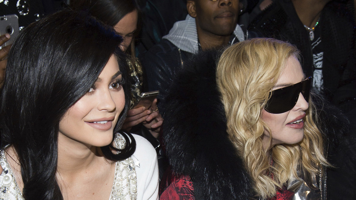 Kylie Jenner och Madonna satt på front row.