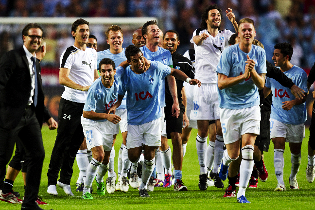 Malmö FF slog ut mardrömsmotståndarna Glasgow Rangers efter 1-1 på Swedbank Stadion. Jiloan Hamad blev stor matchhjälte när han med några minuter kvar av mötet slog in kvitteringsmålet - och skickade MFF ett steg närmare till Champions League med totalt 2 Malmö FF slog ut mardrömsmotståndarna Glasgow Rangers efter 1-1 på Swedbank Stadion. Jiloan Hamad blev stor matchhjälte när han med några minuter kvar av mötet slog in kvitteringsmålet - och skickade MFF ett steg närmare till Champions League med totalt 2