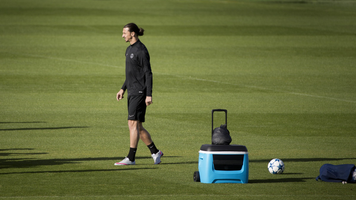 Zlatan på PSG:s träning inför Malmö-matchen.