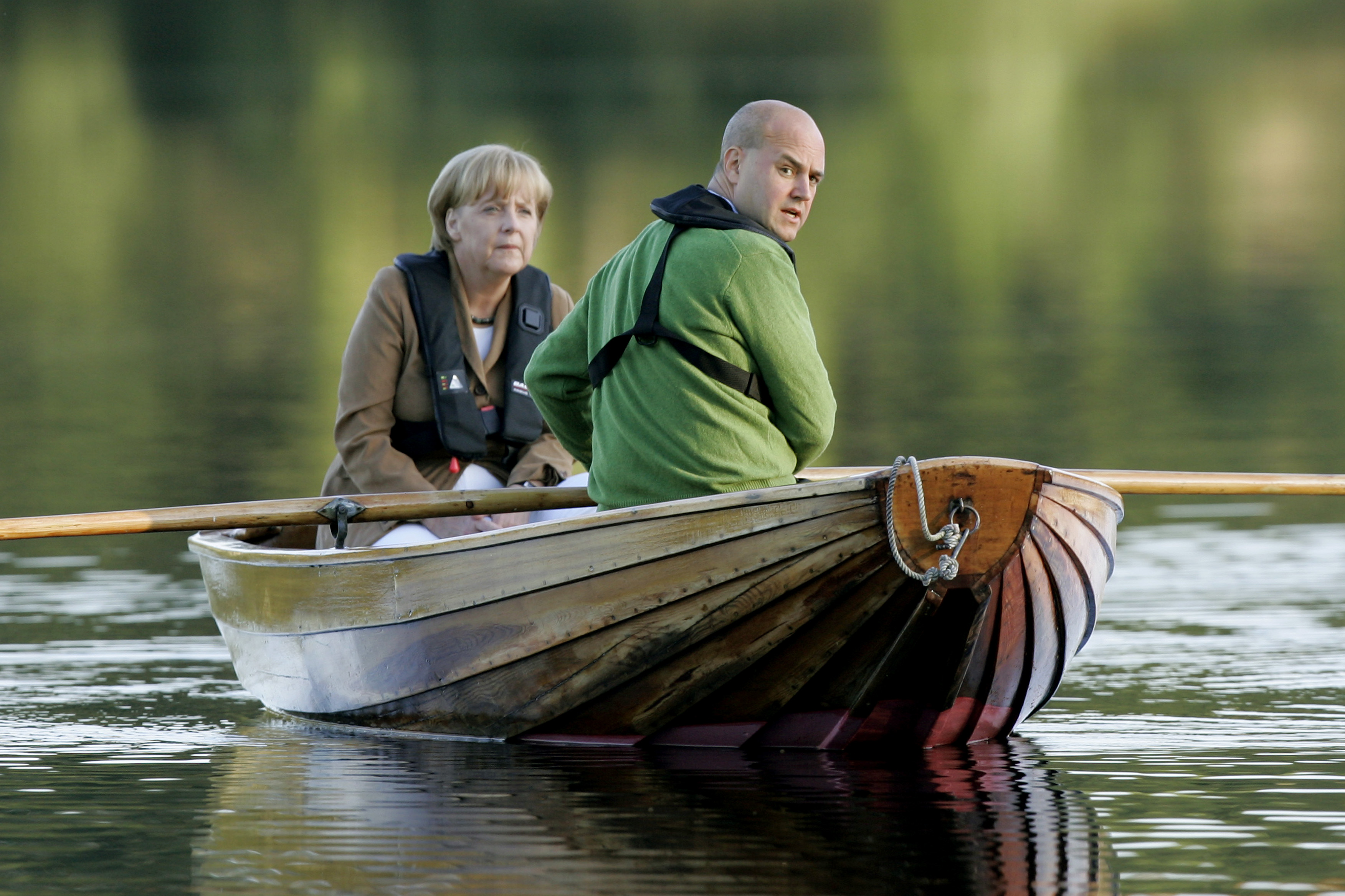 Ror båten med Merkel (2008). Ror båten med Merkel (2008).