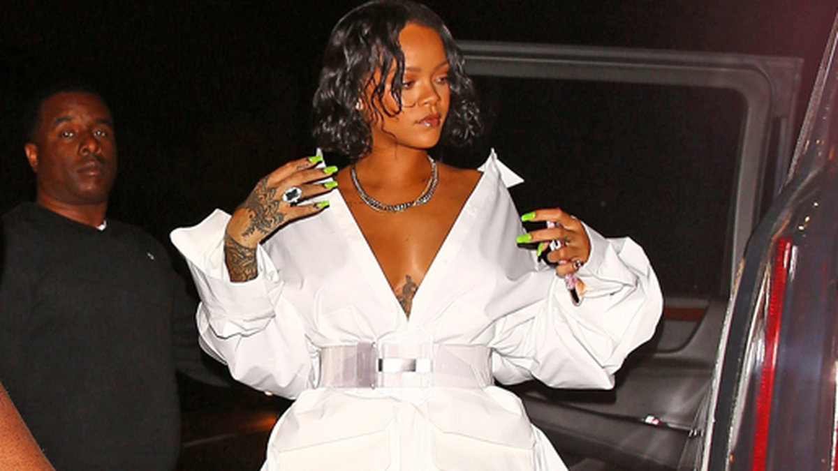 Rihanna strålade efter en festkväll i Hollywood. 
