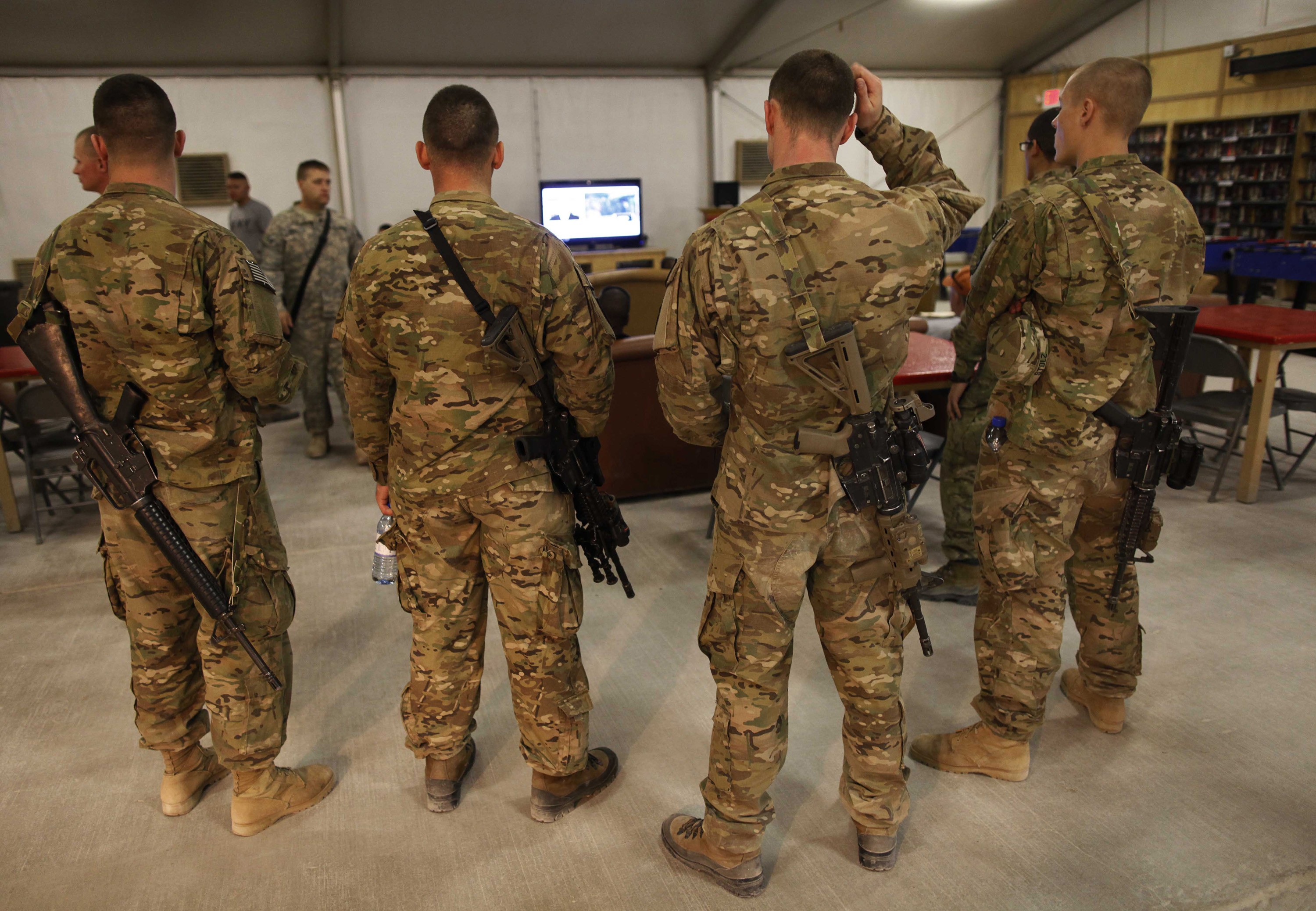 Amerikanska soldater i Afghanistan följer nyheterna om Usama Bin Ladins död.