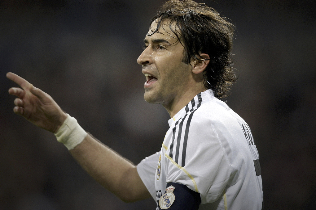 Raúl kan lämna Real Madrid för spel i Premier League och Liverpool.