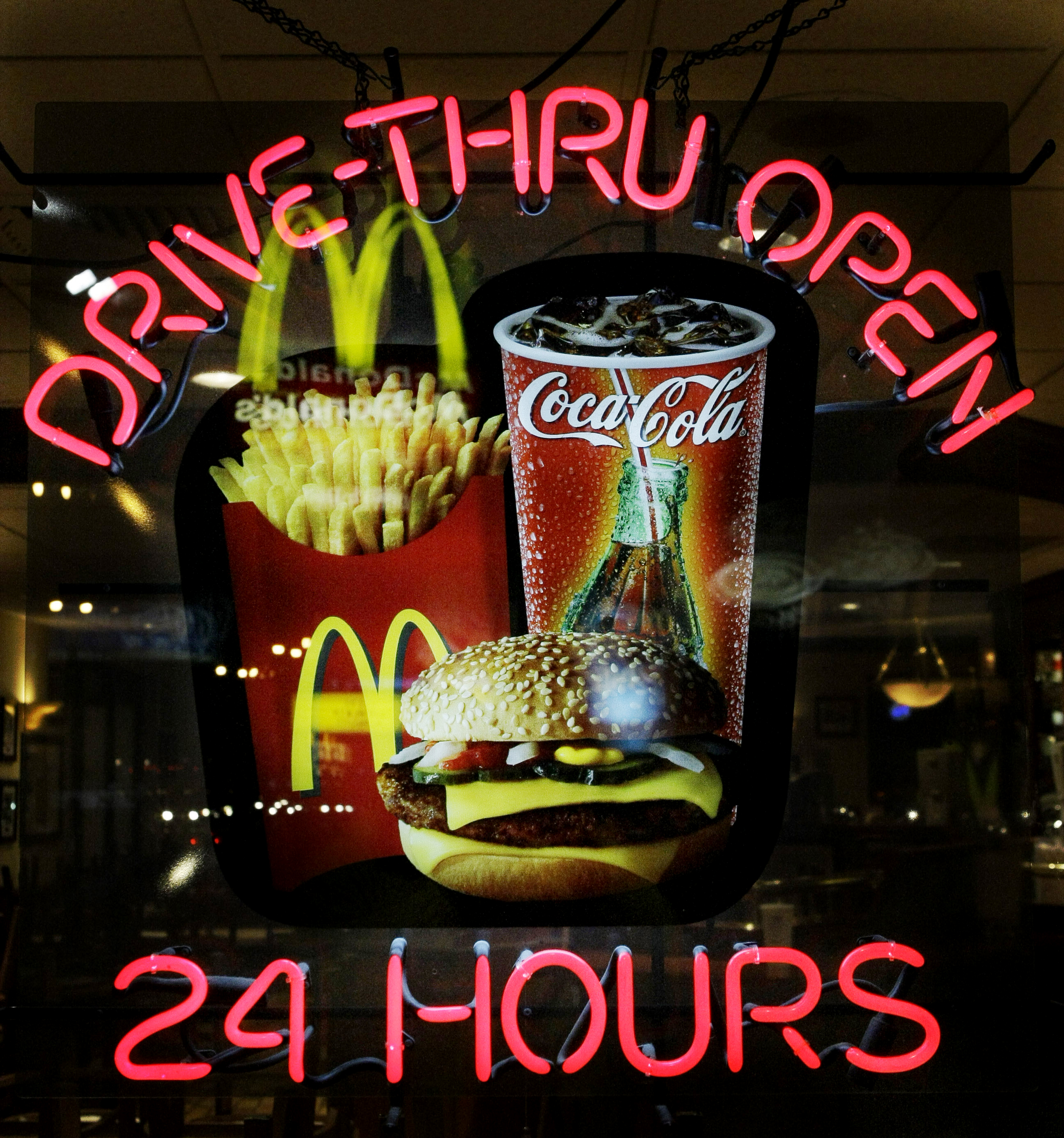 I den nya videon berättar McDonalds sanningen bakom de perfekta menybilderna.