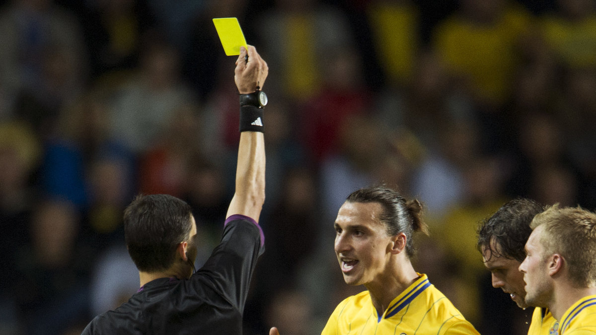 Zlatan pratade till sig ett gult kort.
