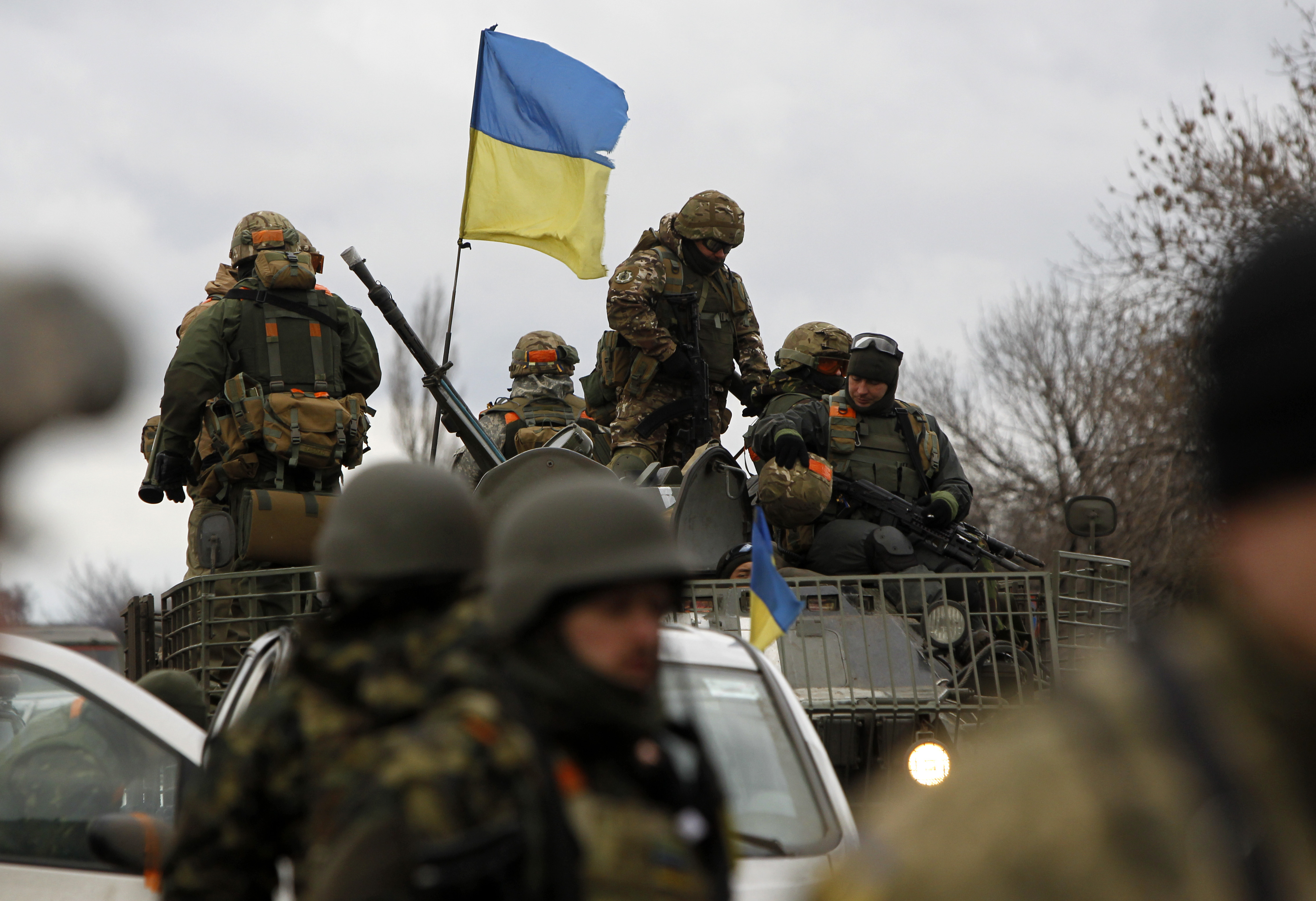 Ukrainska regeringstrogna soldater nära byn Debaltseve, i Donetsk-regionen. 