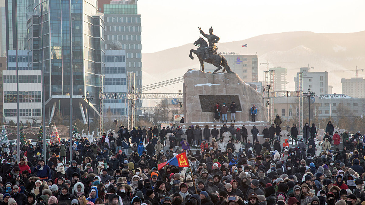 Demonstranter samlade i Mongoliets huvudstad Ulan Bator den 5 december.