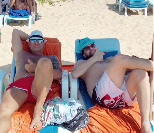 Håkan Hallin och Jimmie Åkesson i Thailand. Håkan Hallin och Jimmie Åkesson i Thailand.