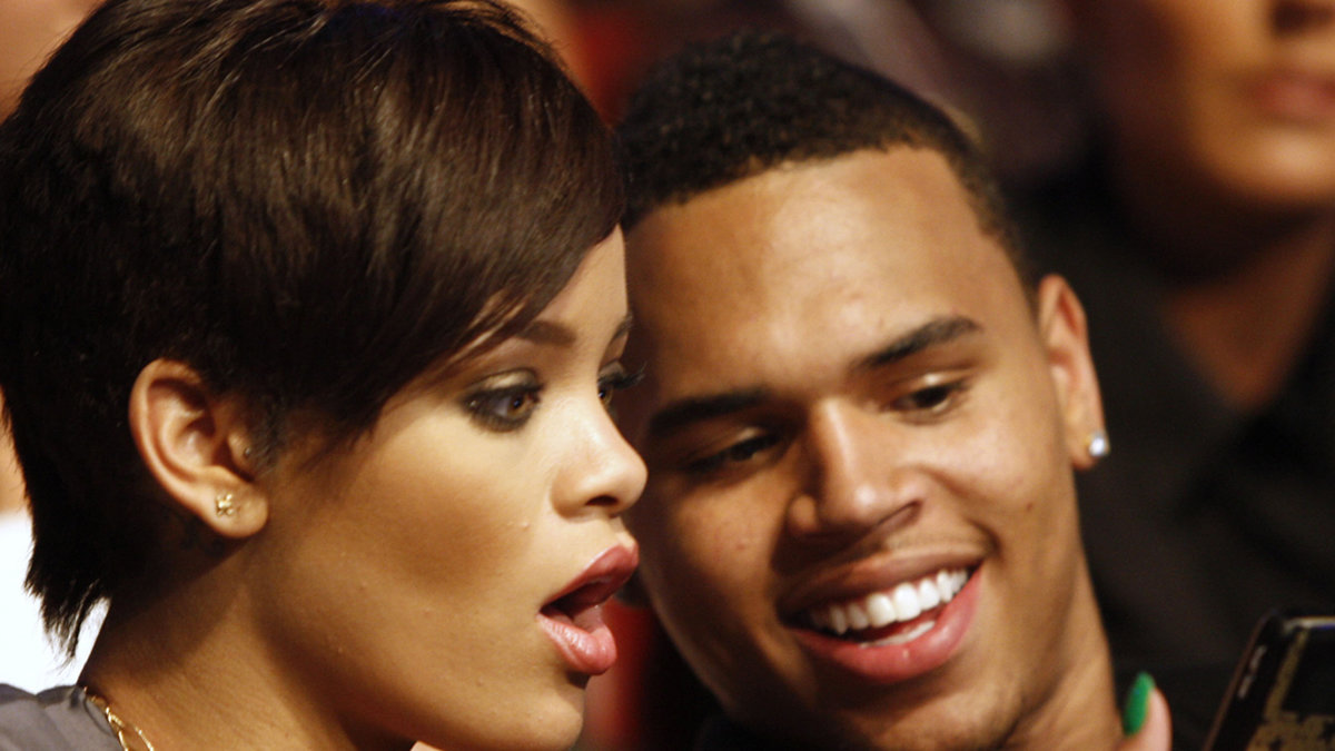 Rihanna med dåvarande pojkvännen Chris Brown 2008.