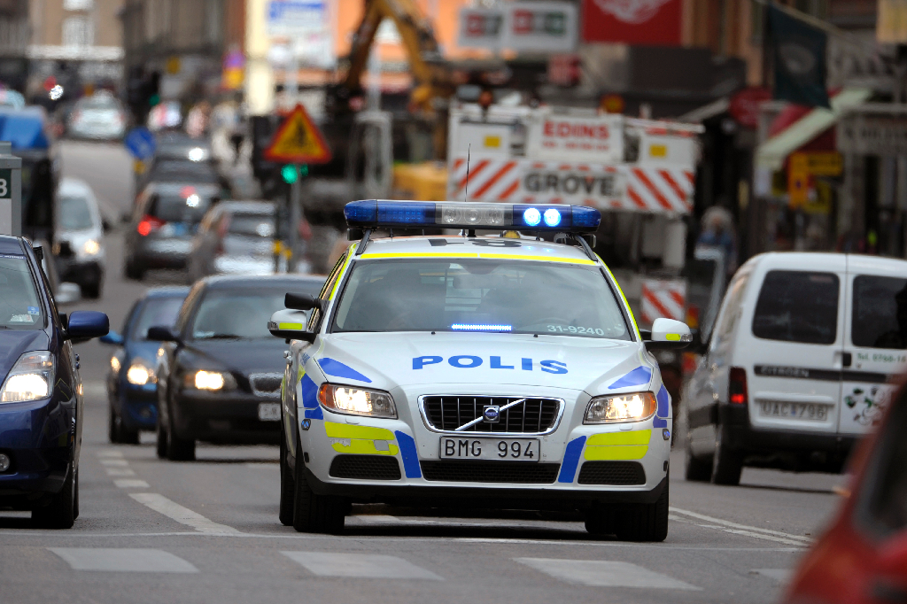 Polismannen åtalas för vårdlöshet i trafik.