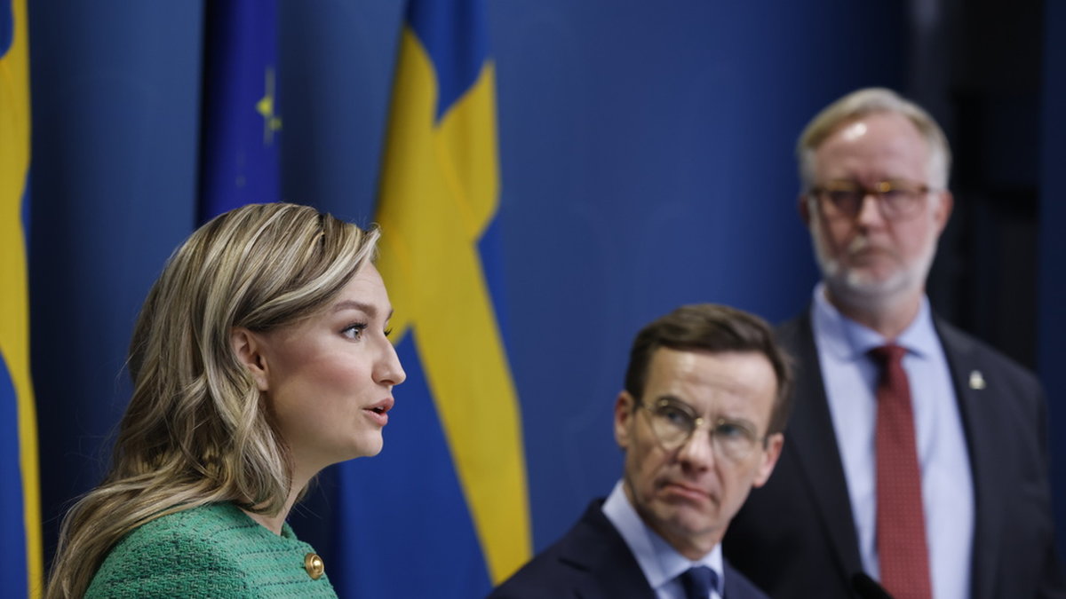 Energi- och näringsminister Ebba Busch (KD), statsminister Ulf Kristersson (M) samt arbetsmarknads- och integrationsminister Johan Pehrson (L) under en pressträff tidigare i december.