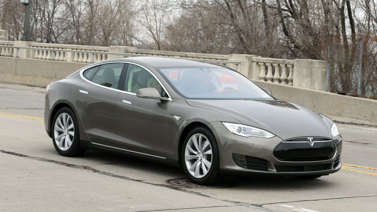 Olyckan skedde med det nya elbilmärket Tesla som är en av få tillverkar som har autopilot i sina bilar. 