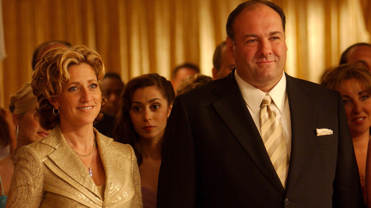 Vid sin sida har Tony Soprano hustrun Carmela. Paret har många bråk i serien, och Tony Soprano snäser ibland av sin hustru. – You're only religious when it suits you, säger han till sin fru. “