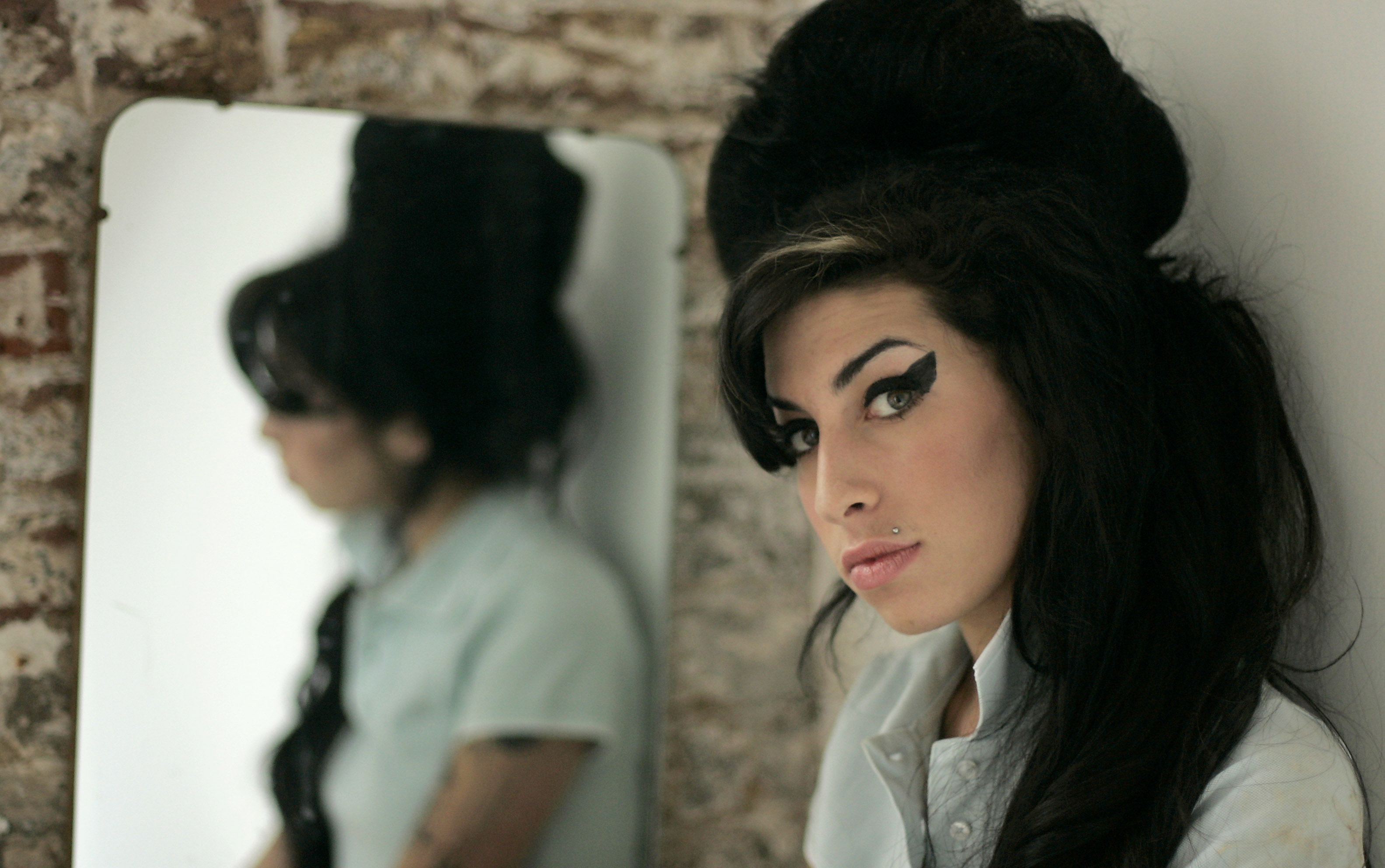 
23 juli – Amy Winehouse, 27, brittisk soul-, jazz- och R&amp;B-sångare. Hade kraftiga problem med droger.