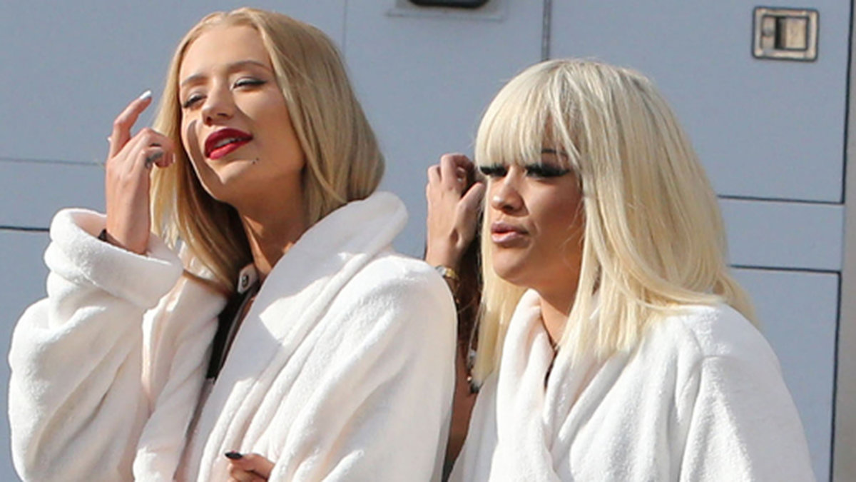 Iggy Azalea och Rita Ora spelar in en ny video.