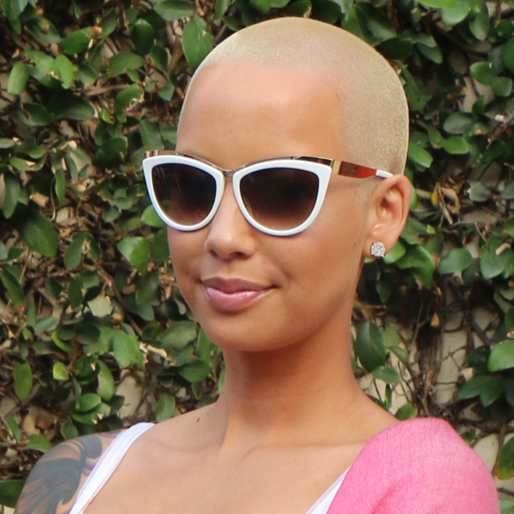 Amber Rose kör en kattigare variant. Amber Rose kör en kattigare variant.
