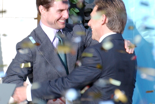 Tom Cruise tillsammans med scientologernas ledare David "Den spinkige tyrannen" Miscavige. David var även bestman på TomKats bröllop, och han följde även med på parets smekmånad.