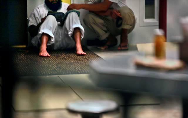 Åtta av fångarna på Guantanamo har dött under sin tid i fångenskap. Sex av dessa misstänks vara självmordsfall. Åtta av fångarna på Guantanamo har dött under sin tid i fångenskap. Sex av dessa misstänks vara självmordsfall.