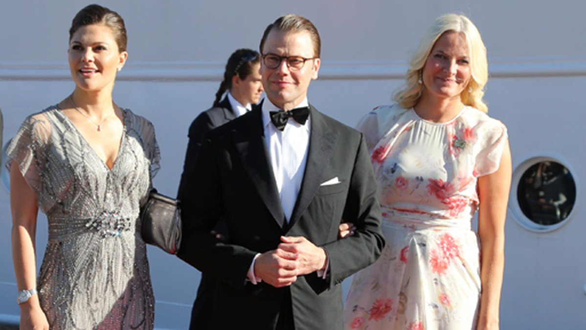 Kronprinsessan Victoria, Daniel Westling och den norska kronprinsessen Mette-Marit. 