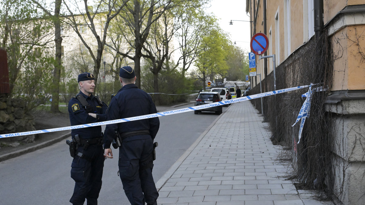 Flera personer har frihetsberövats efter dödsskjutningen på Södermalm. 