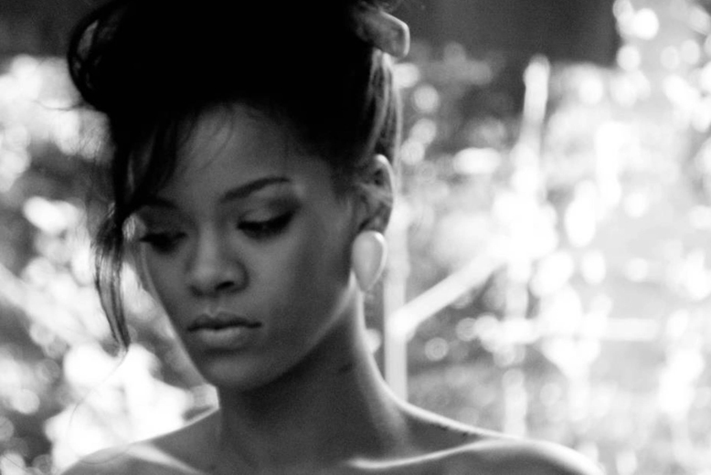 Rihanna passade även på att twittra den här klassiska bilden. En riktigt skönhet och skönt med något som väger upp de heta bikinibilderna hon pepprat sin twitter med. 