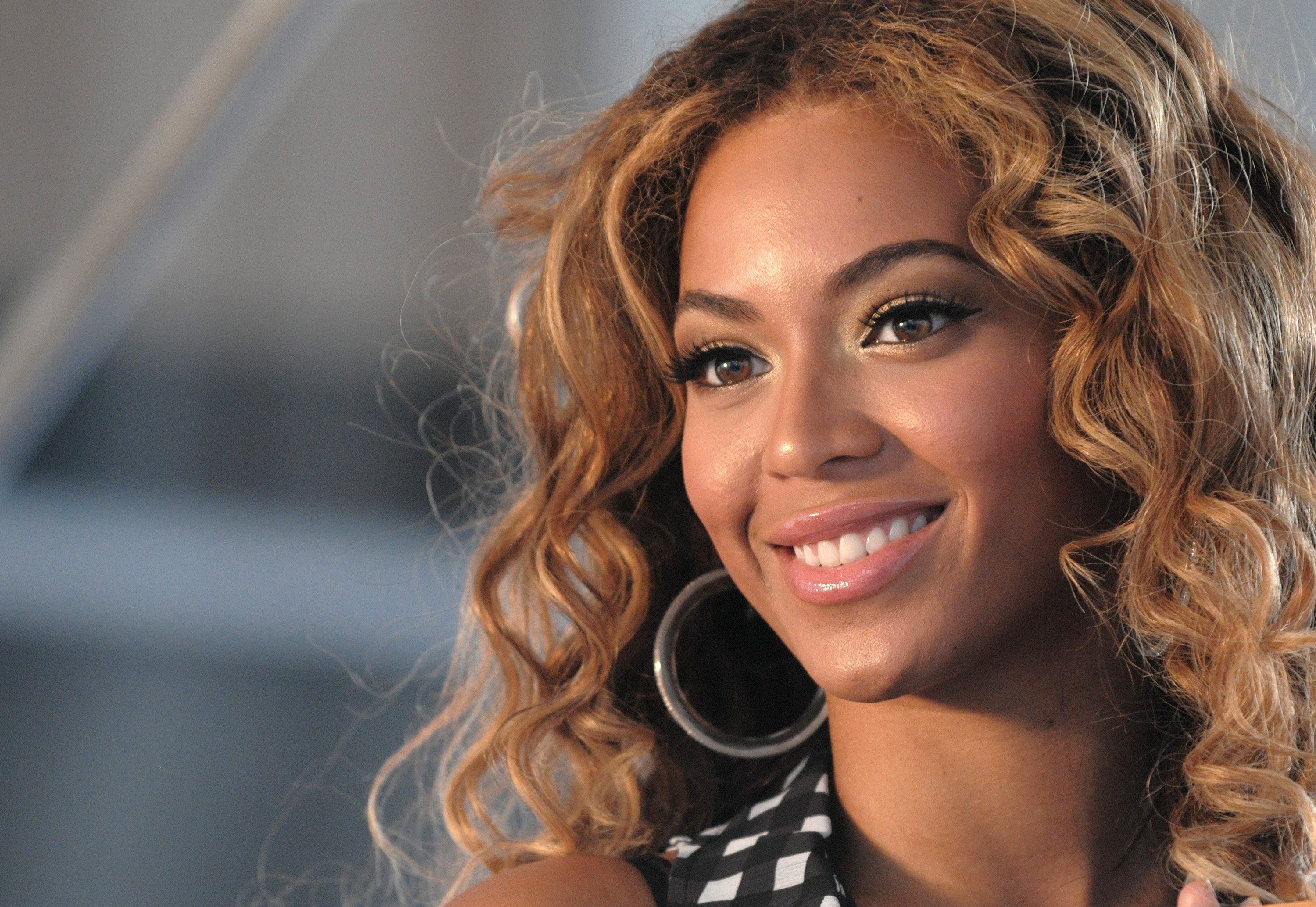 Beyoncé Knowles ligger på en andraplats med 87 miljoner dollar.