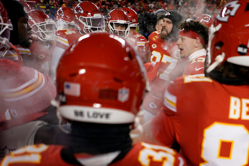 Kansas City-spelare inför playoffmatchen mot Miami som spelades i bitande kyla den 14 januari i år. Arkivbild.