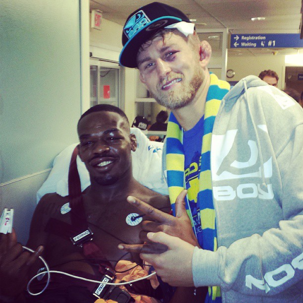 Trots att matchen inte gick till Alexanders fördel (många hävdar dock att han vann) passar The Mauler på att ha ett litet "Instamoment" på sjukan efter matchen med Jones. Legendariskt. Trots att matchen inte gick till Alexanders fördel (många hävdar dock att han vann) passar The Mauler på att ha ett litet "Instamoment" på sjukan efter matchen med Jones. Legendariskt.