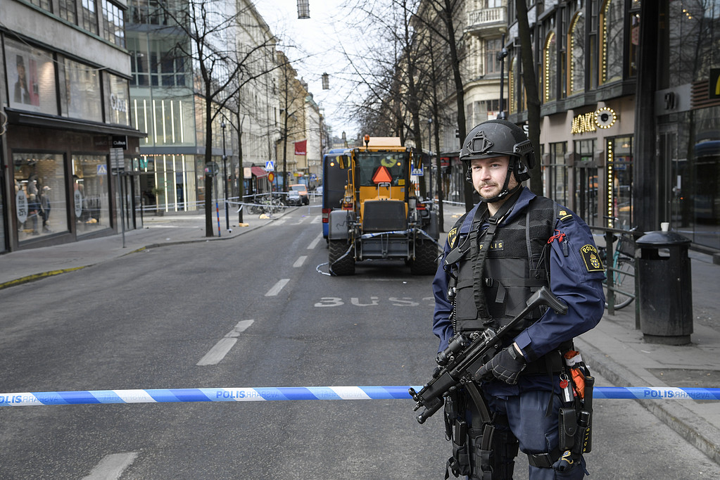 Tungt beväpnade poliser Polisbevakning