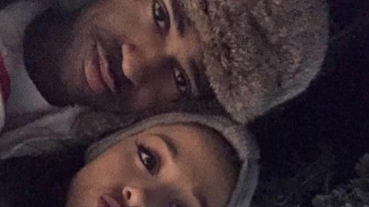 Ariana Grande och Big Sean bjuder följarna på en gosig vinterbild. 