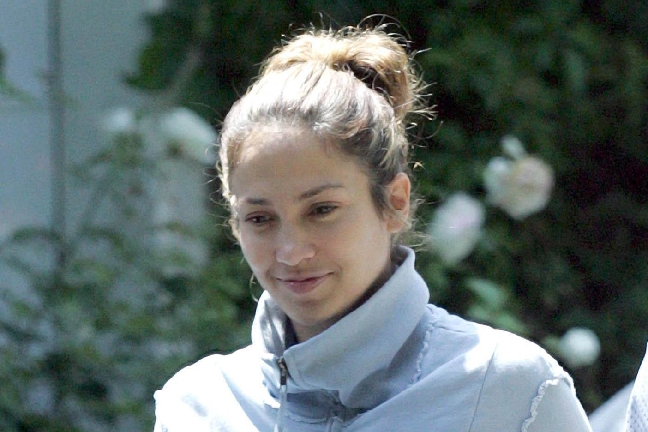 Jennifer Lopez får oss plötsligt att minnas Joakim Hillsons gamla dänga "Vacker utan spackel", på gott och ont. Mest på ont.