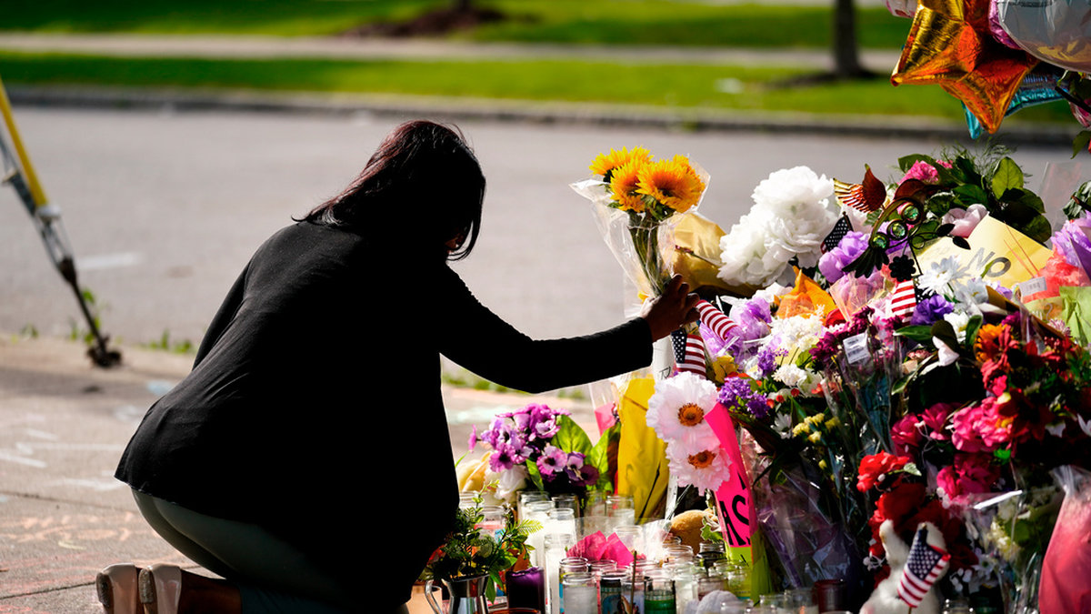 Tio människor dödades i lördags under en skjutning i Buffalo i delstaten New York.