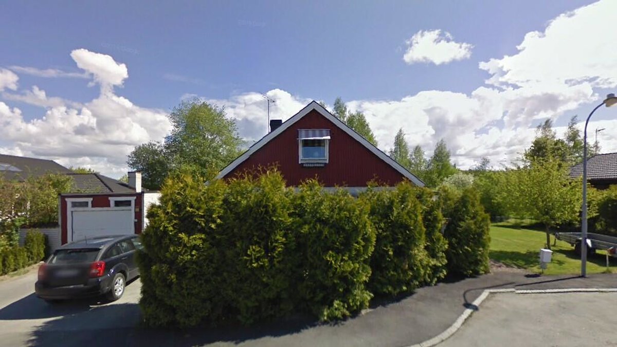 Denna Google Street View-bild visar var Mörtgatan 4 i Västerås är belägen. Fastigheten bytte ägare i december 2020, när de nya ägarna tog över fastigheten för 5 500 000 kronor. 