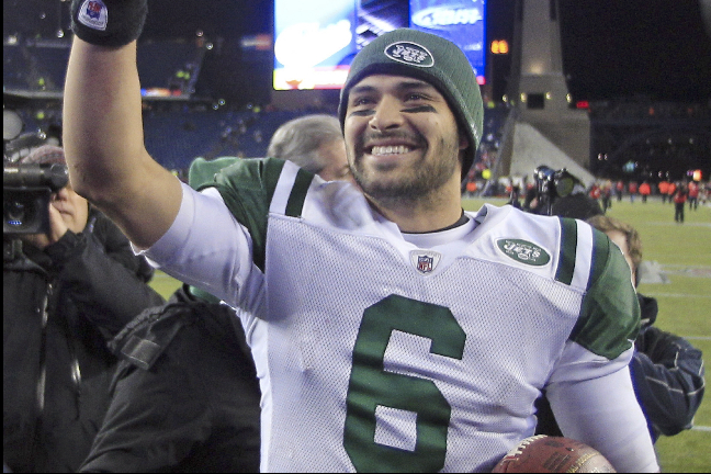 Mark Sanchez, Jets quarterback, firar efter segern mot Patriots.