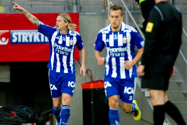 Andreas Drugge (t.v) gjorde Blåvitts första mål i matchen.
