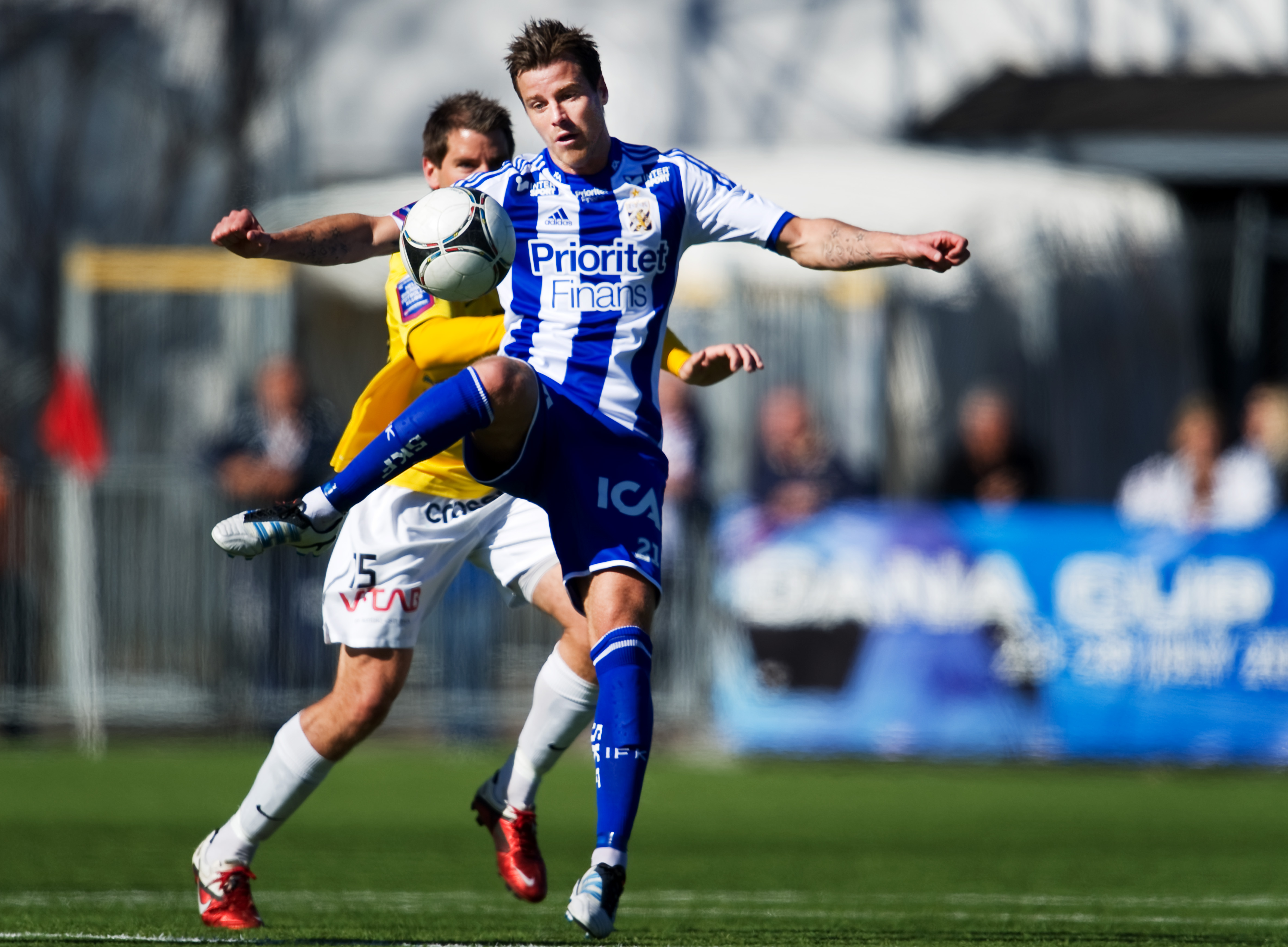 21. Pontus Farnerud, defensiv mittfältare. Betyg: 4/5. En av alla IFK Göteborgs prestigevärvningar. Har rutin i mängder, utlandsproffs sedan 1998. Bra bollfördelare. 21. Pontus Farnerud, defensiv mittfältare. Betyg: 4/5. En av alla IFK Göteborgs prestigevärvningar. Har rutin i mängder, utlandsproffs sedan 1998. Bra bollfördelare.