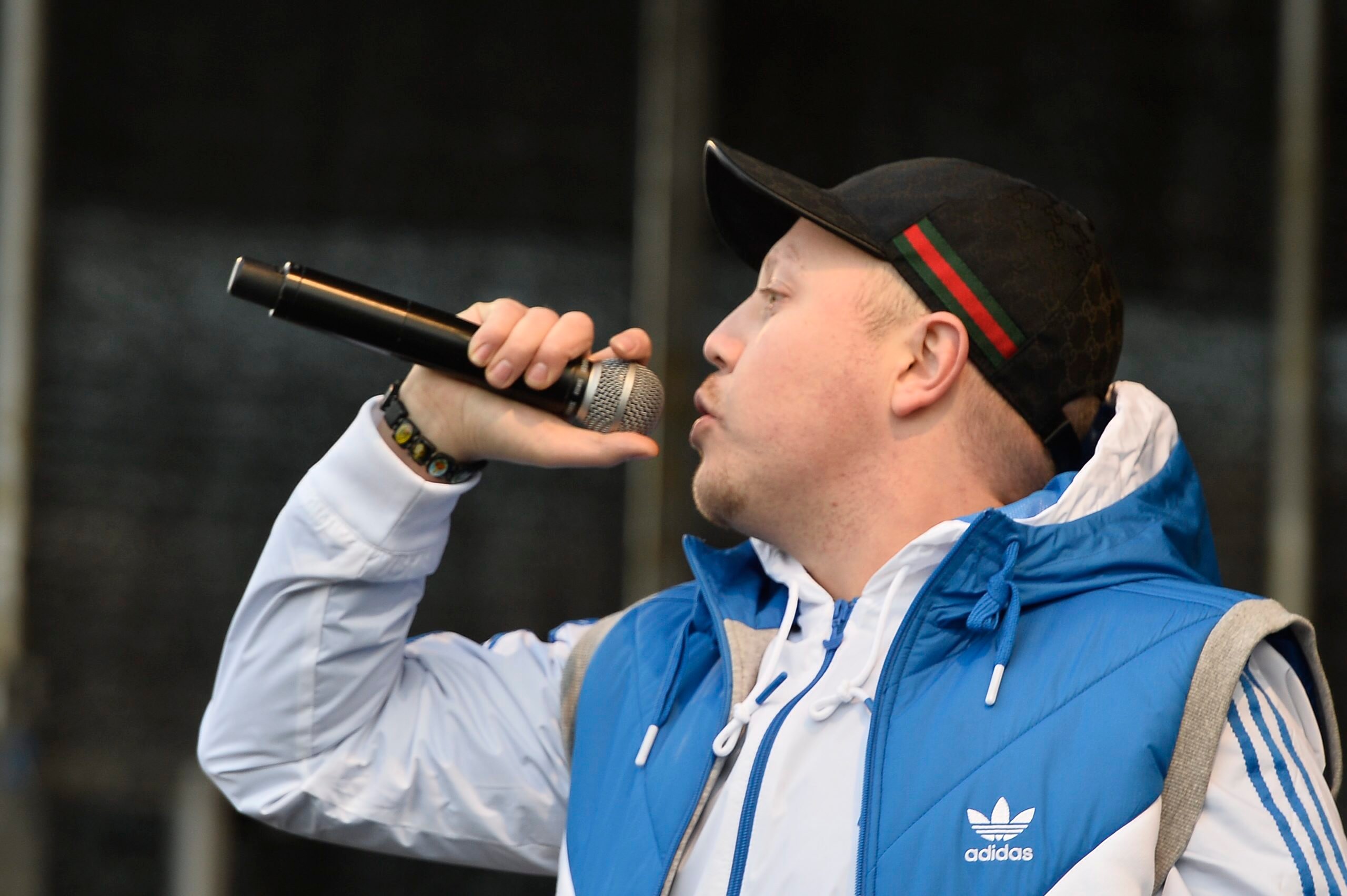Rapparen Sebbe Staxx från hip hop-gruppen Kartellen uppträdde på scen.
