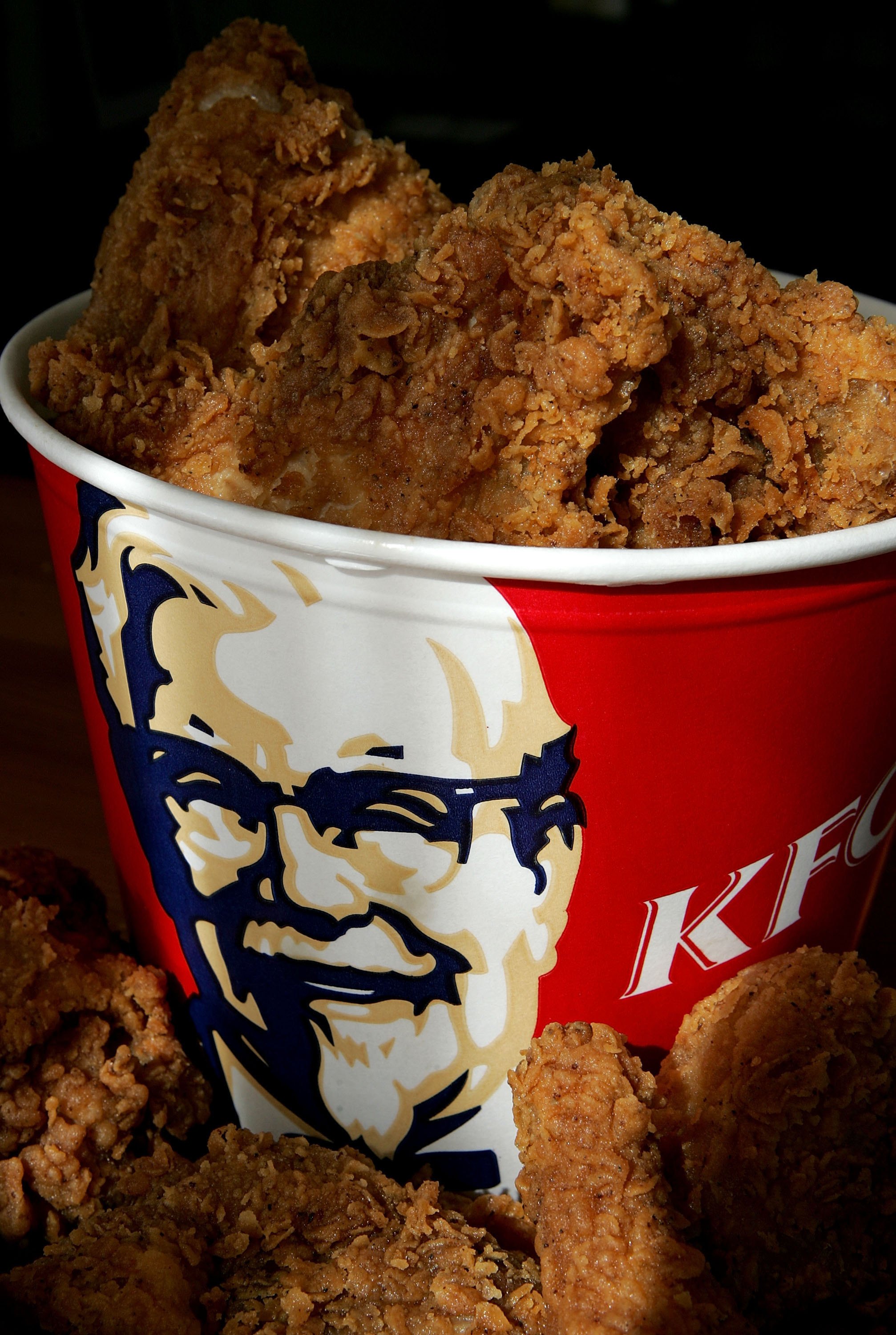 "Vi har ett ansvar att försvara KFC:s rykte som en restaurang med säker, högkvalitéts-mat", säger en talesperson för KFC.
