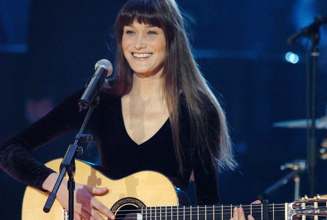 Artisten och modellen Carla Bruni, som idag är gift med Frankrikes tidigare president Nicolas Sarkozy, såg ut så här innan hon började operera sig. Artisten och modellen Carla Bruni, som idag är gift med Frankrikes tidigare president Nicolas Sarkozy, såg ut så här innan hon började operera sig.